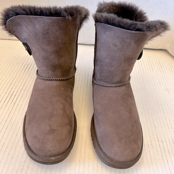Ugg Australia winter snow Bailey button brown suede & sheepskin boots Sz-6. I - Picture 2 of 12